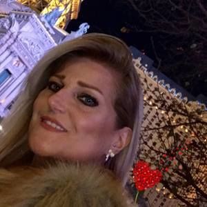 Meet your Posher, Roya